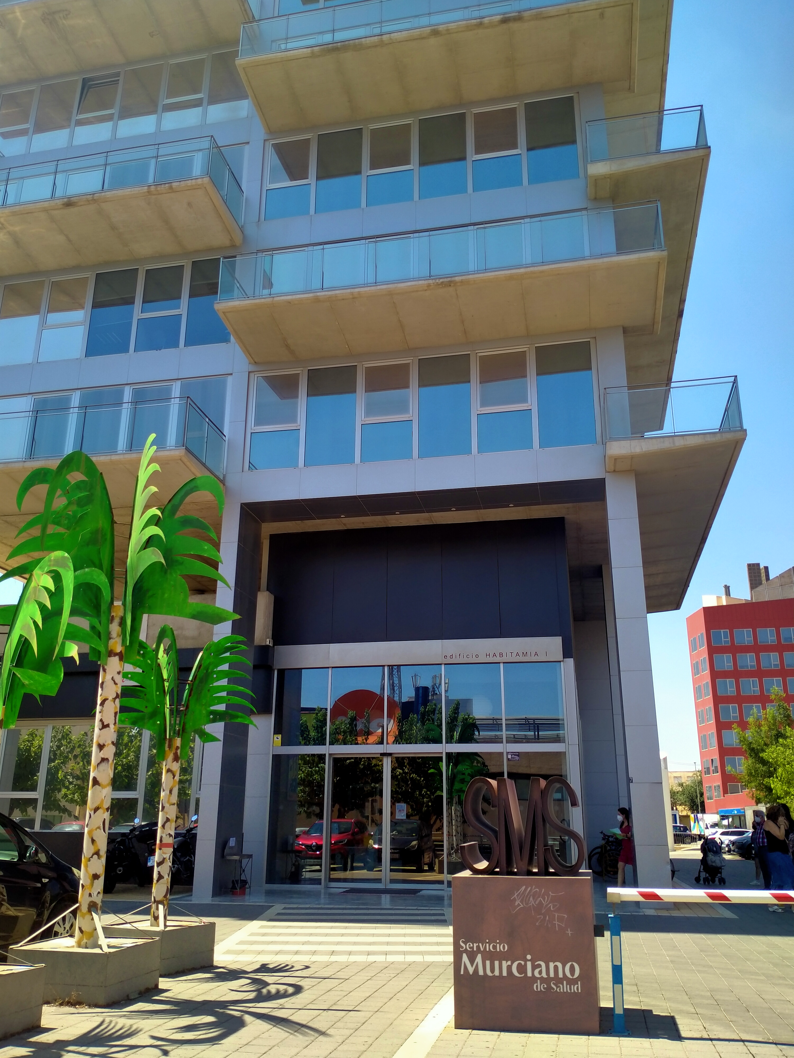 Entrada edificio SMS