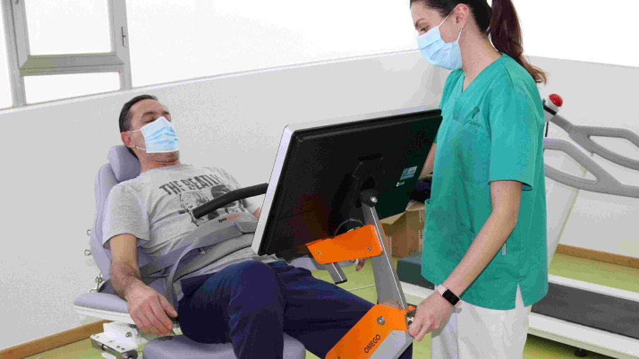 paciente en rehabilitación de fisioterapia